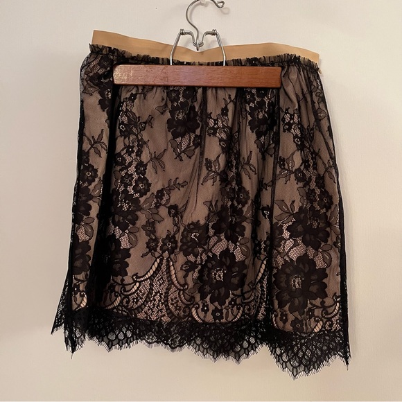 Zara black laced skirt with flower design - Picture 1 of 4